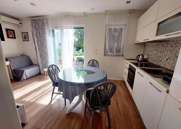 Apartman Kula Park *